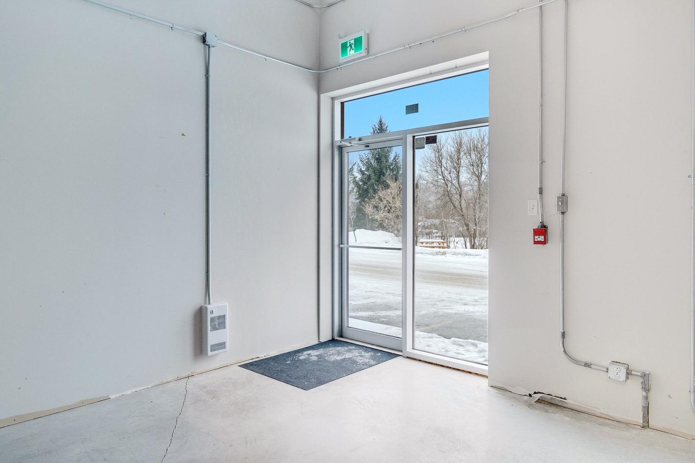 Hall - 106-951 Ch. Du Lac-Écho, Prévost, QC