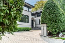 725 MANOR AVENUE Ottawa, ON K1M 0E4