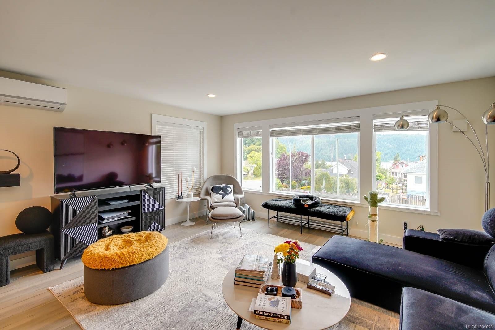 1-2623 5Th Ave, Port Alberni, BC - Indoor Photo Showing Living Room