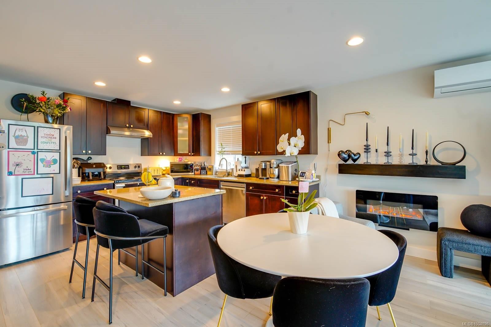 1-2623 5Th Ave, Port Alberni, BC - Indoor With Fireplace