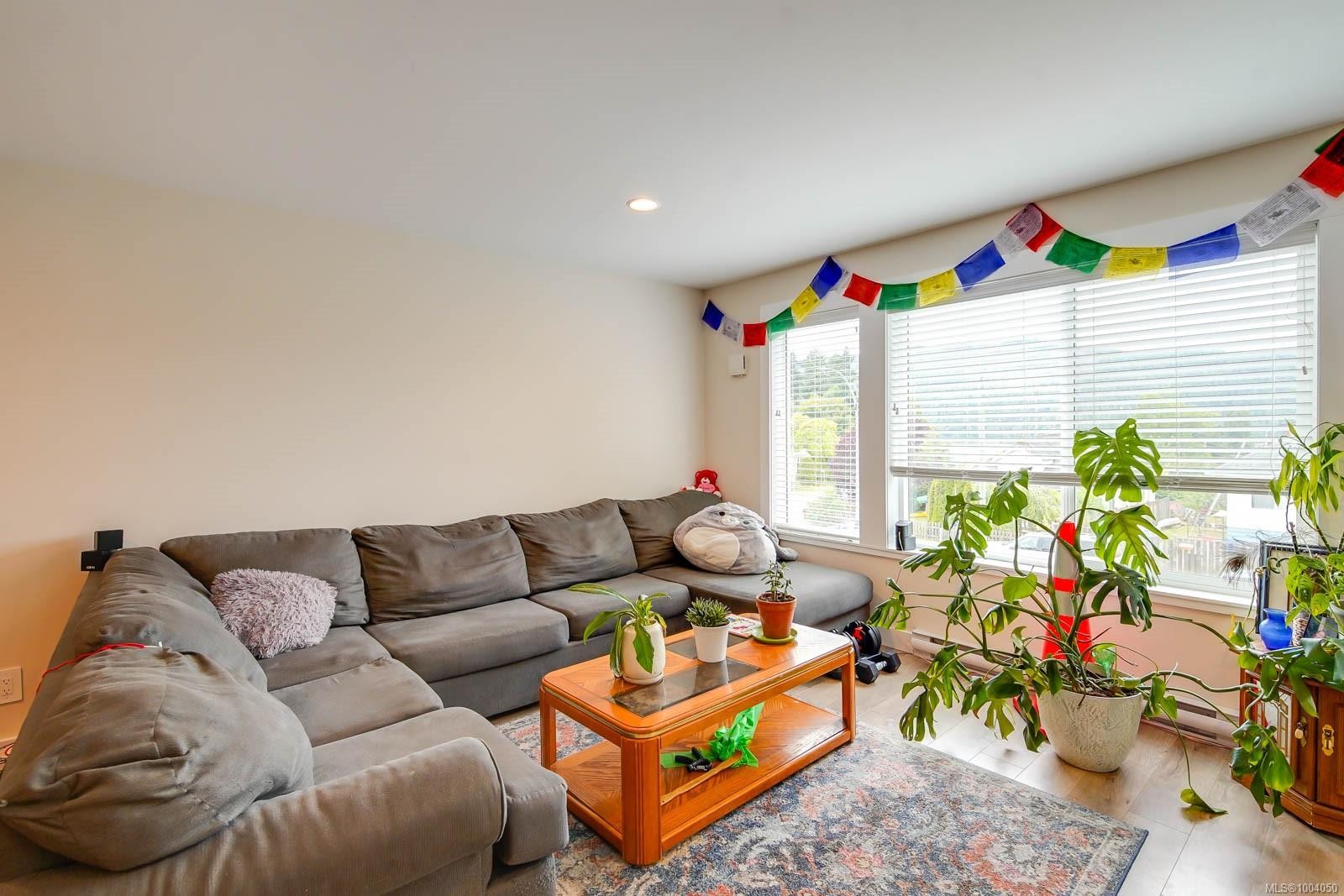 2-2623 5Th Ave, Port Alberni, BC - Indoor Photo Showing Living Room