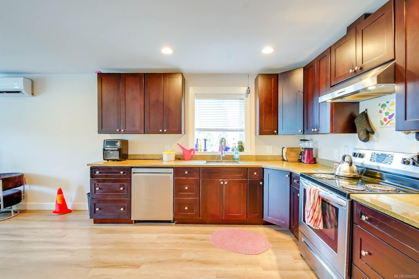 2-2623 5Th Ave, Port Alberni, BC - Indoor Photo Showing Kitchen