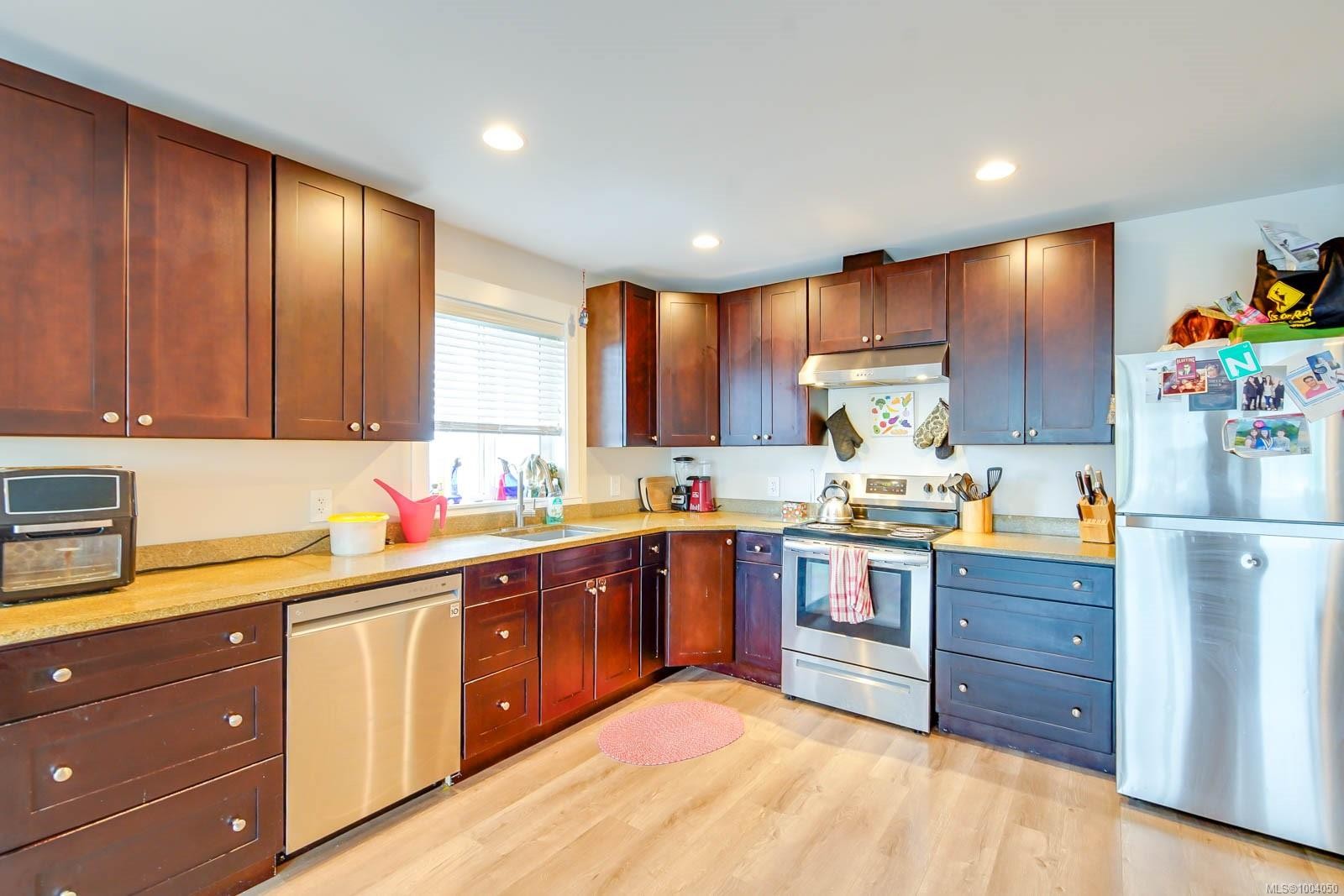 2-2623 5Th Ave, Port Alberni, BC - Indoor Photo Showing Kitchen