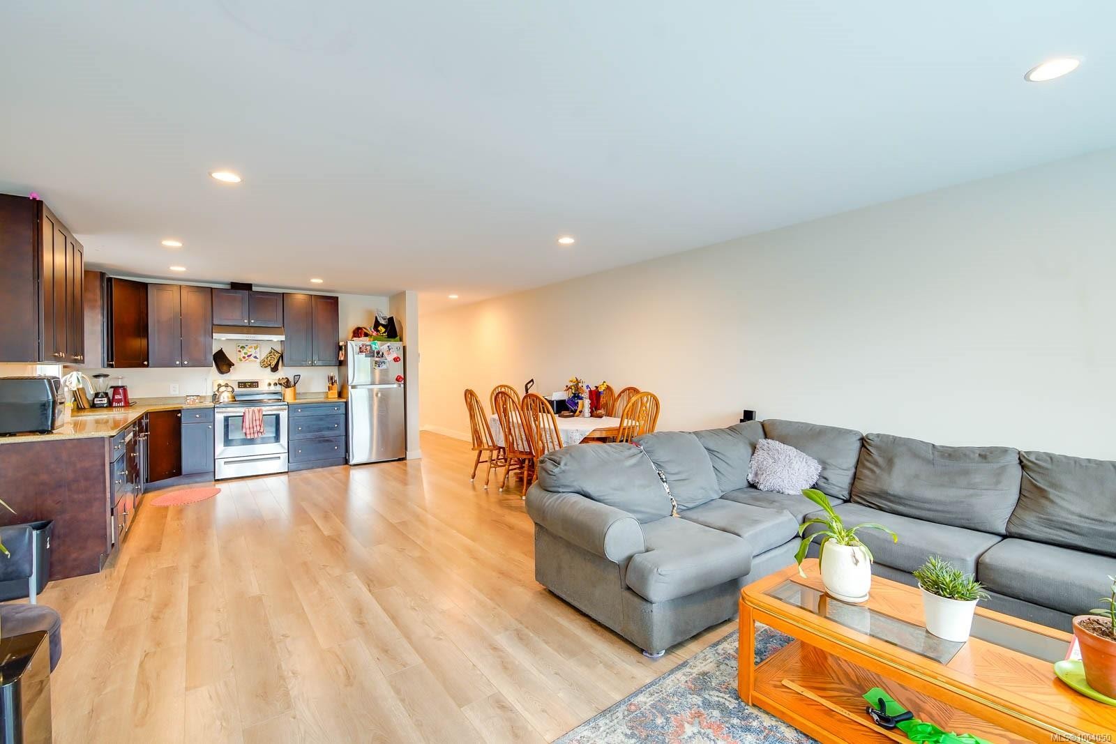 2-2623 5Th Ave, Port Alberni, BC - Indoor Photo Showing Living Room