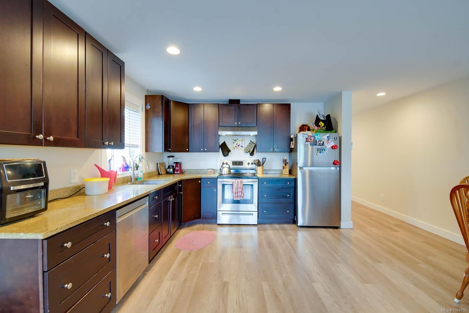 2-2623 5Th Ave, Port Alberni, BC - Indoor Photo Showing Kitchen