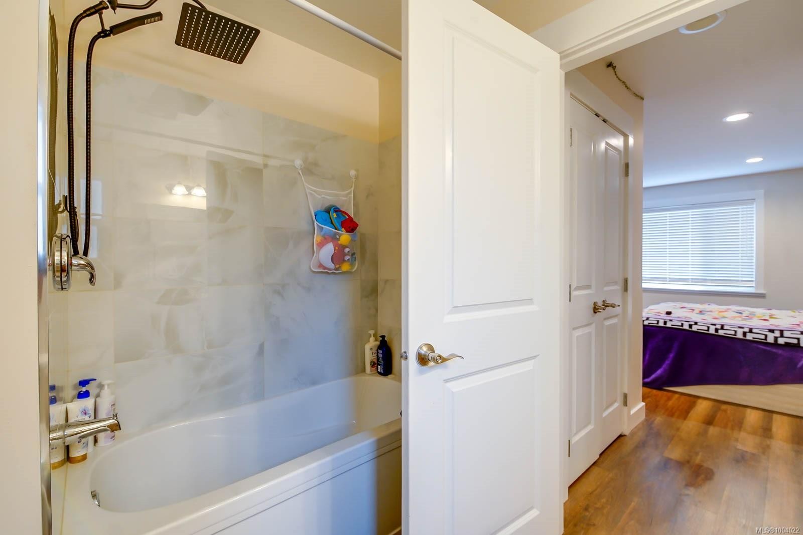 2615 5Th Ave, Port Alberni, BC - Indoor Photo Showing Bathroom