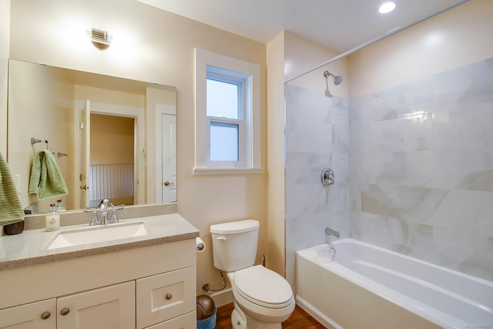 2615 5Th Ave, Port Alberni, BC - Indoor Photo Showing Bathroom