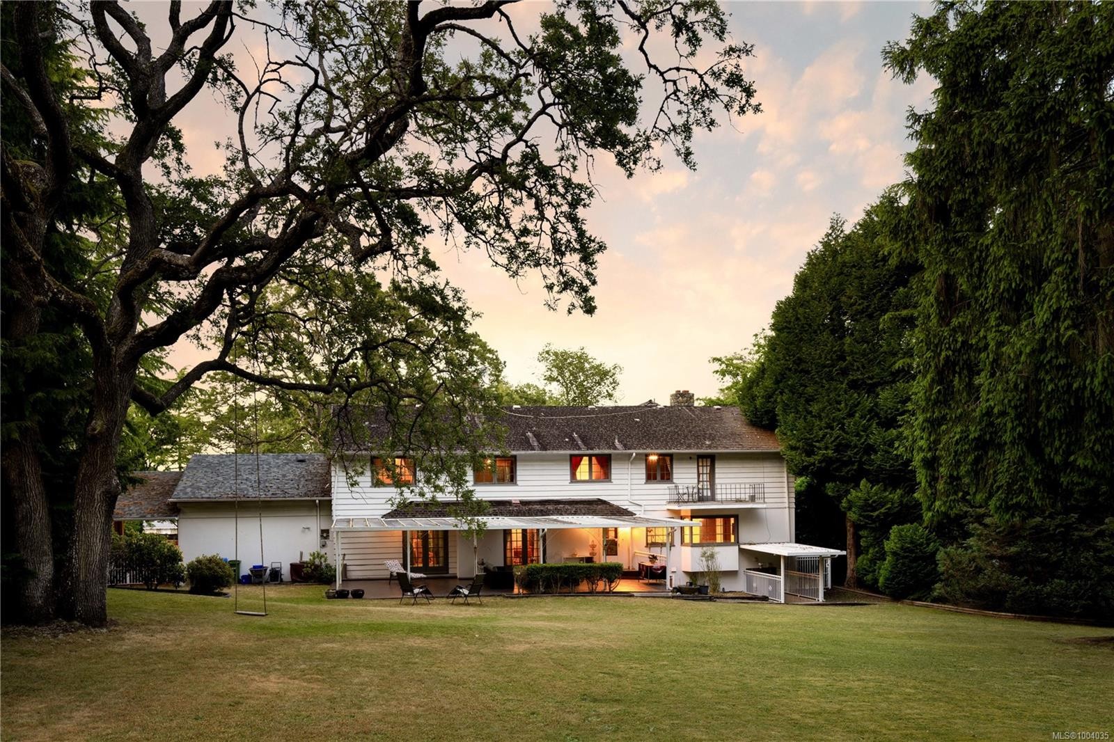 3460 Beach Dr, Oak Bay, BC