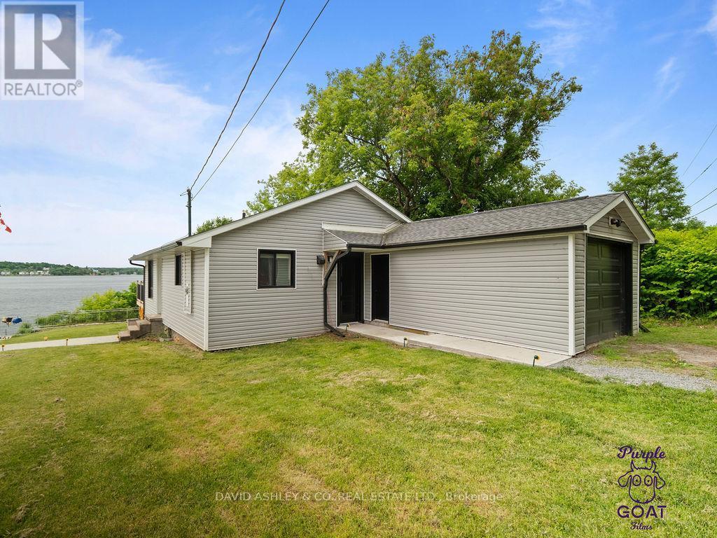 1,2,3,4,5 - 809-811 Hilmor Terrace S, Elizabethtown-Kitley, ON - Outdoor With Exterior