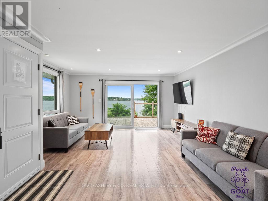 1,2,3,4,5 - 809-811 Hilmor Terrace S, Elizabethtown-Kitley, ON - Indoor Photo Showing Living Room