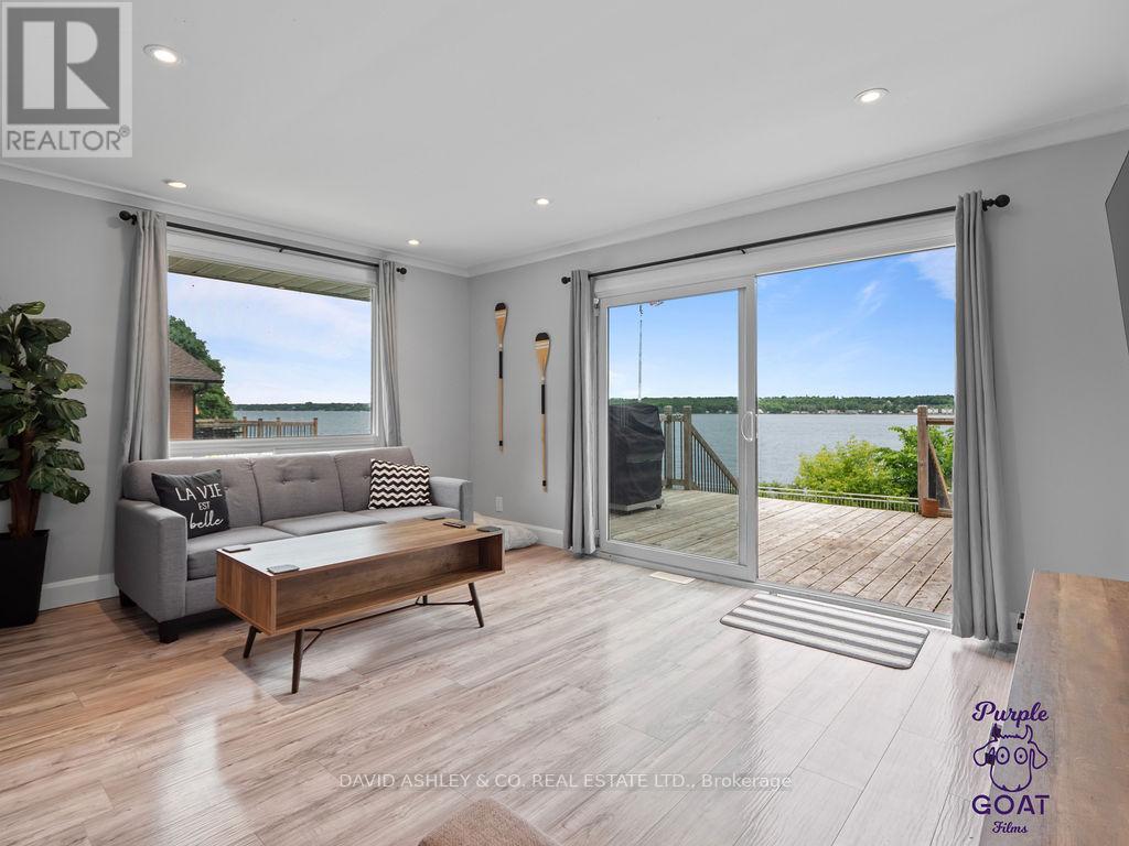 1,2,3,4,5 - 809-811 Hilmor Terrace S, Elizabethtown-Kitley, ON - Indoor Photo Showing Living Room
