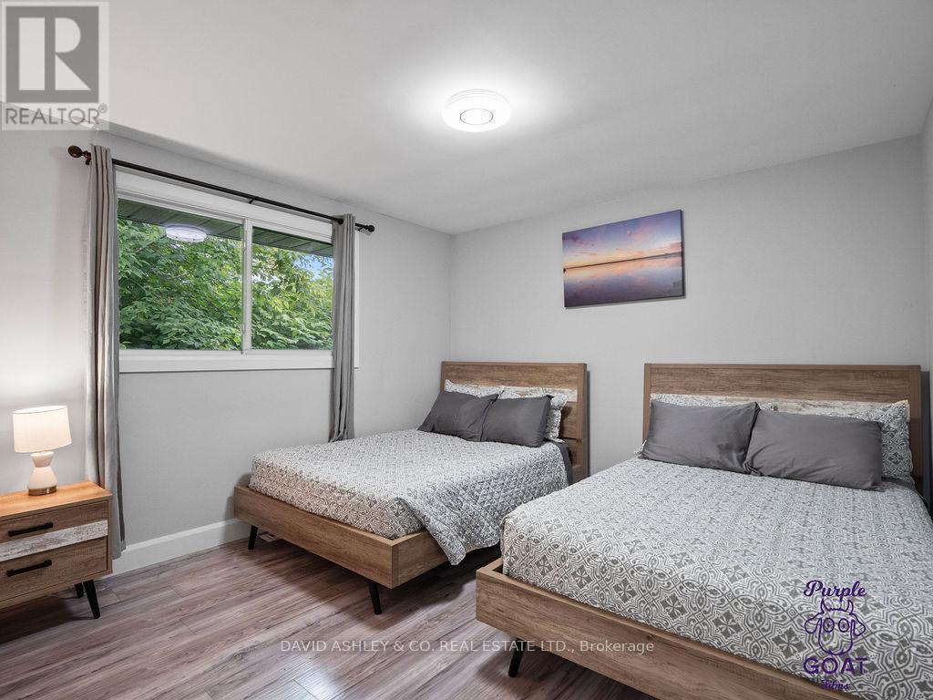 1,2,3,4,5 - 809-811 Hilmor Terrace S, Elizabethtown-Kitley, ON - Indoor Photo Showing Bedroom