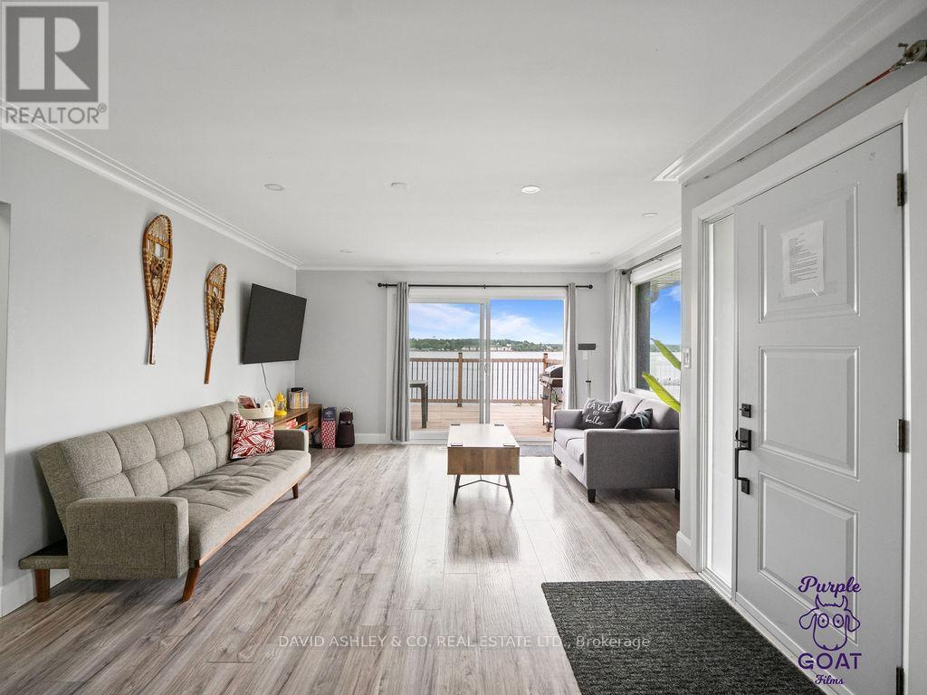 1,2,3,4,5 - 809-811 Hilmor Terrace S, Elizabethtown-Kitley, ON - Indoor Photo Showing Living Room