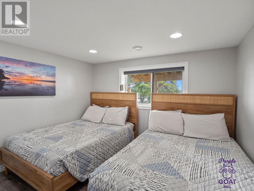 1,2,3,4,5 - 809-811 Hilmor Terrace S, Elizabethtown-Kitley, ON - Indoor Photo Showing Bedroom