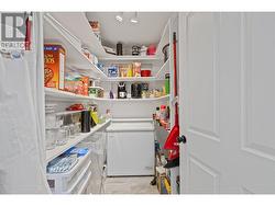 Great size pantry -