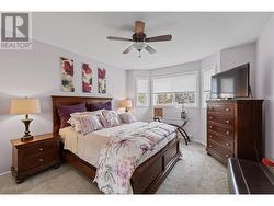 Master - charming bay window - custom blinds -