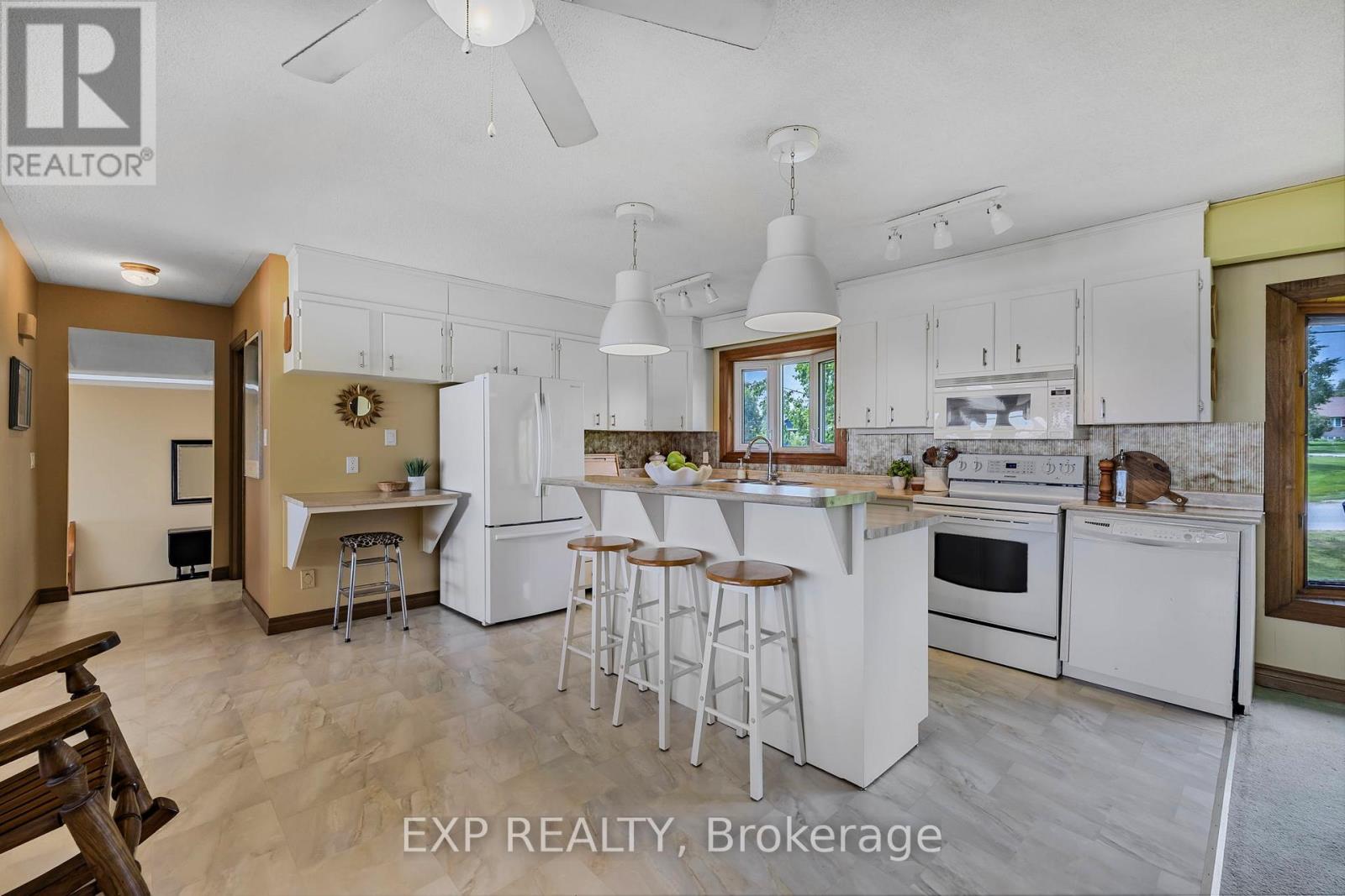 359 Aldred Drive, Scugog, ON - Indoor Photo Showing Kitchen