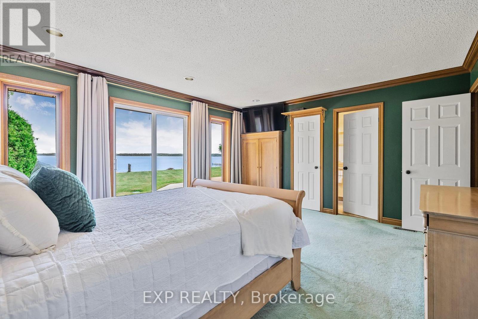 359 Aldred Drive, Scugog, ON - Indoor Photo Showing Bedroom