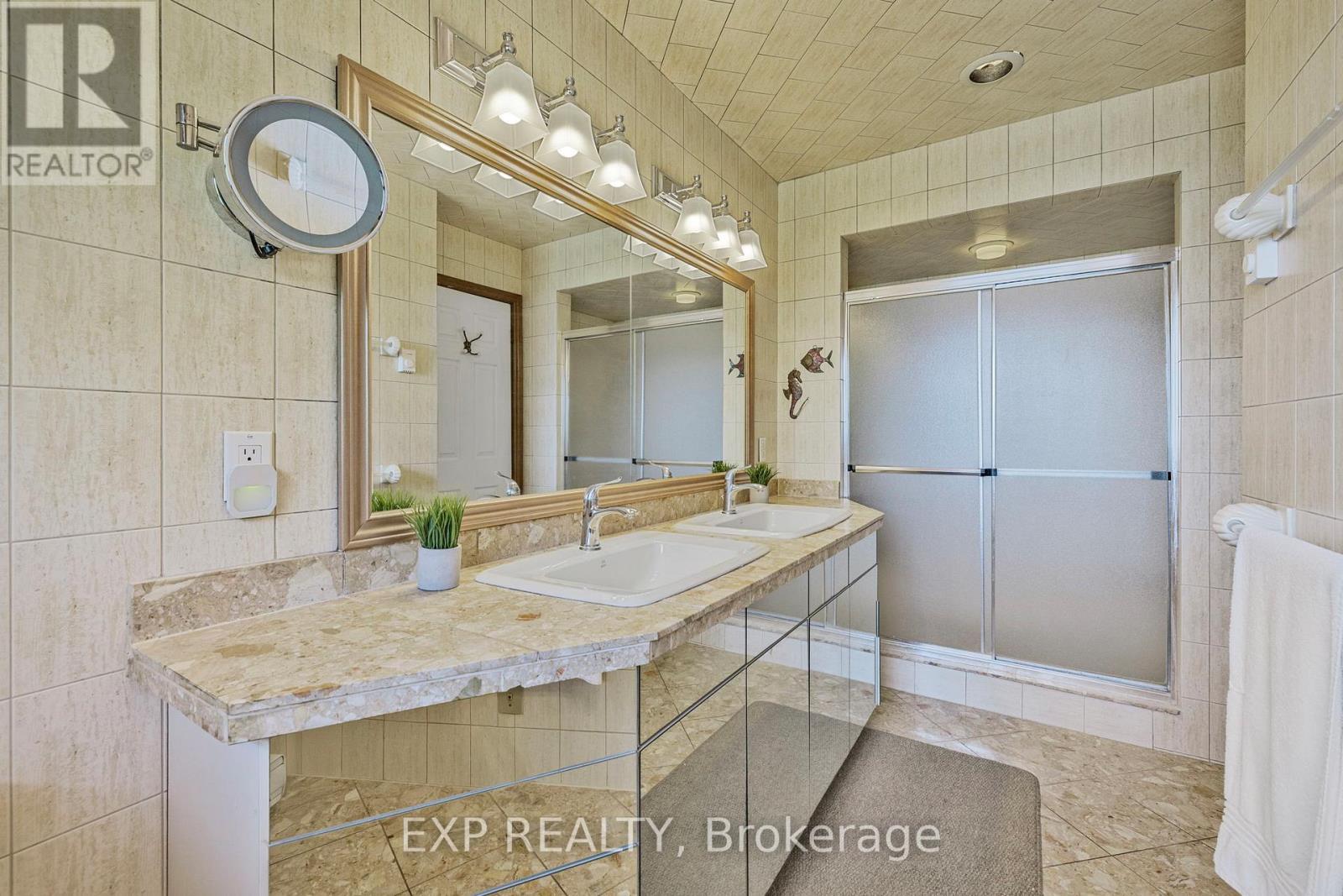 359 Aldred Drive, Scugog, ON - Indoor Photo Showing Bathroom