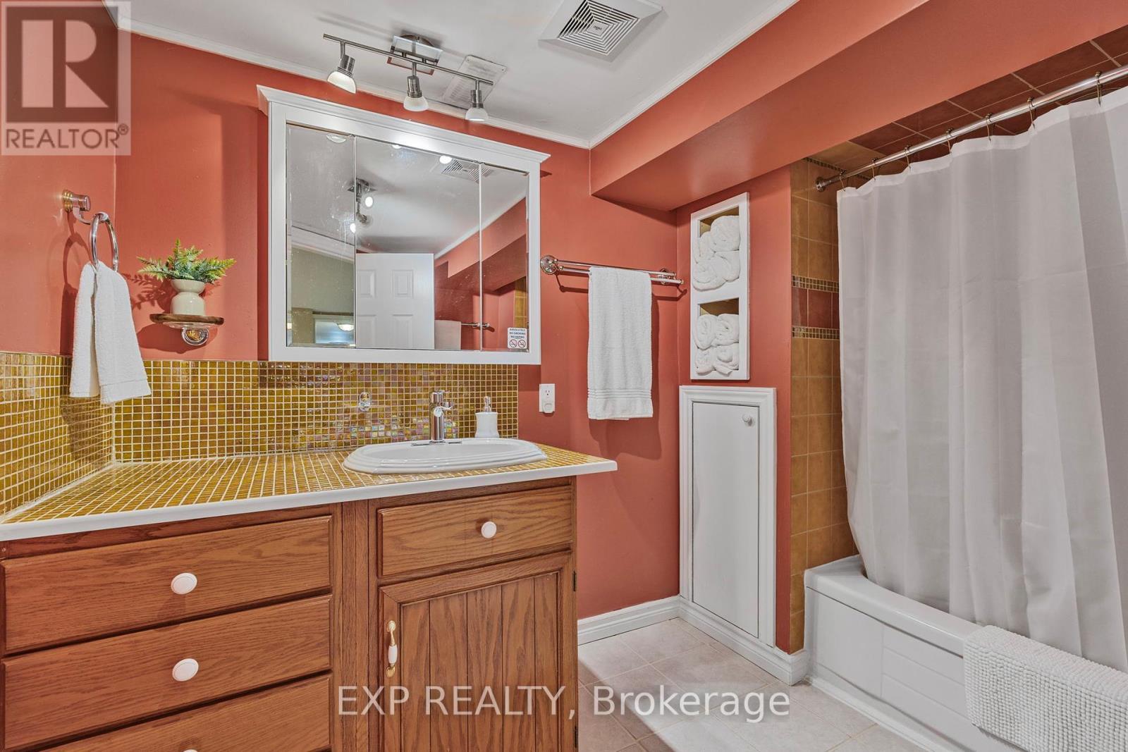 359 Aldred Drive, Scugog, ON - Indoor Photo Showing Bathroom