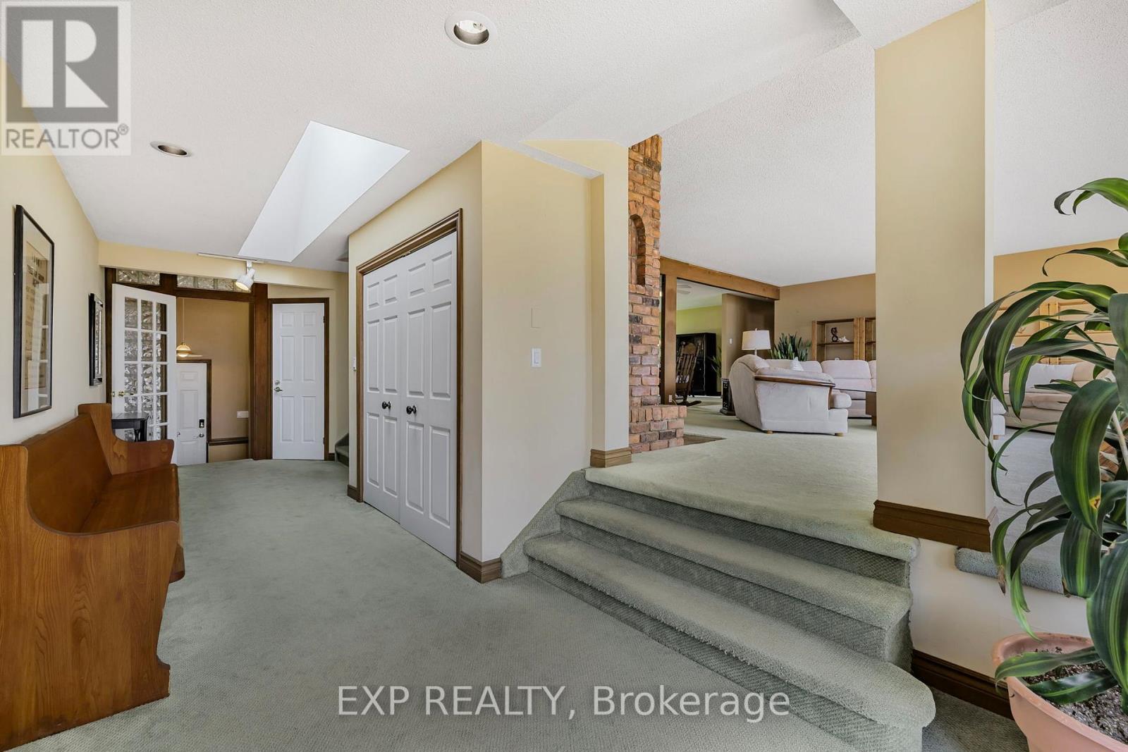 359 Aldred Drive, Scugog, ON - Indoor Photo Showing Other Room