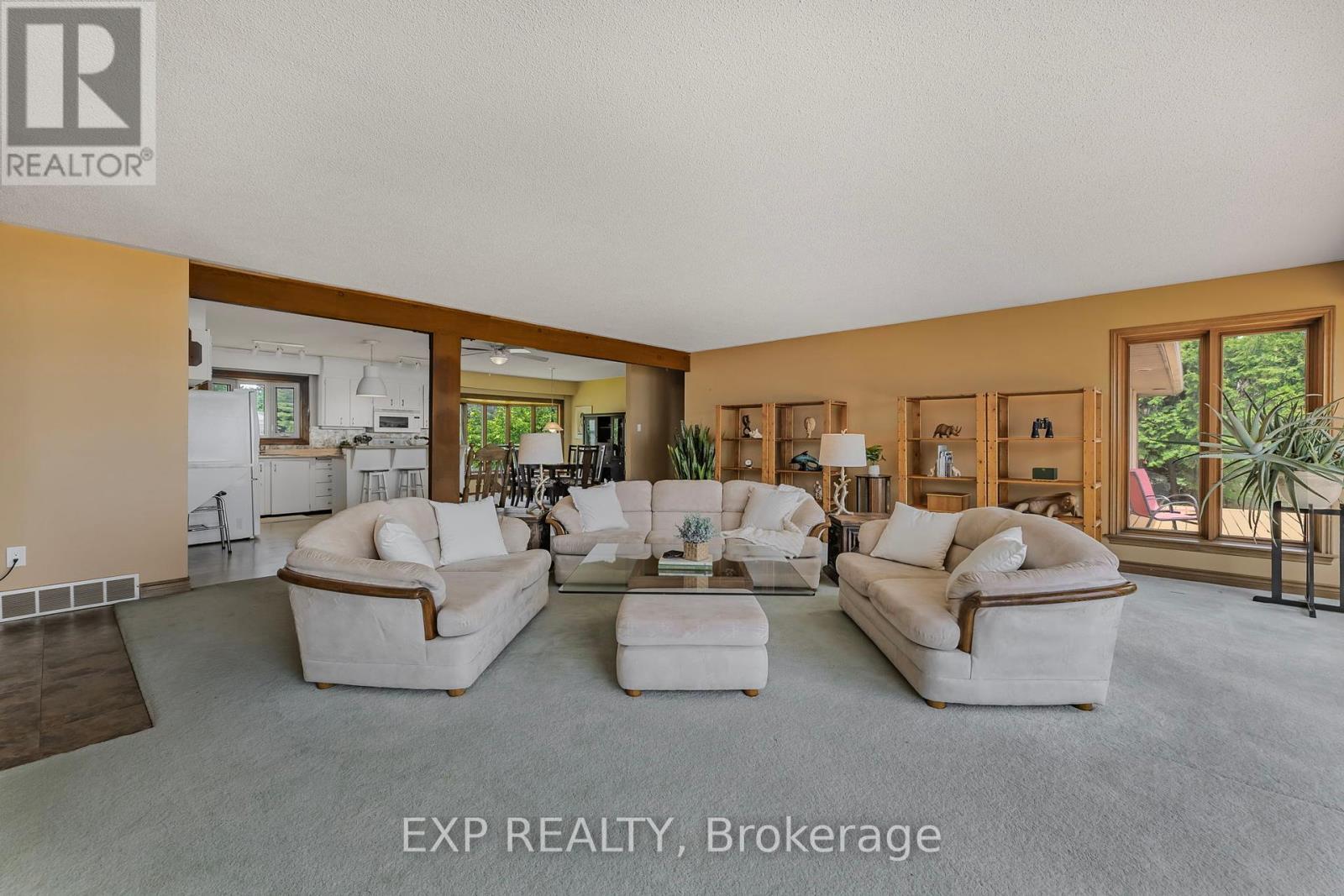 359 Aldred Drive, Scugog, ON - Indoor Photo Showing Living Room