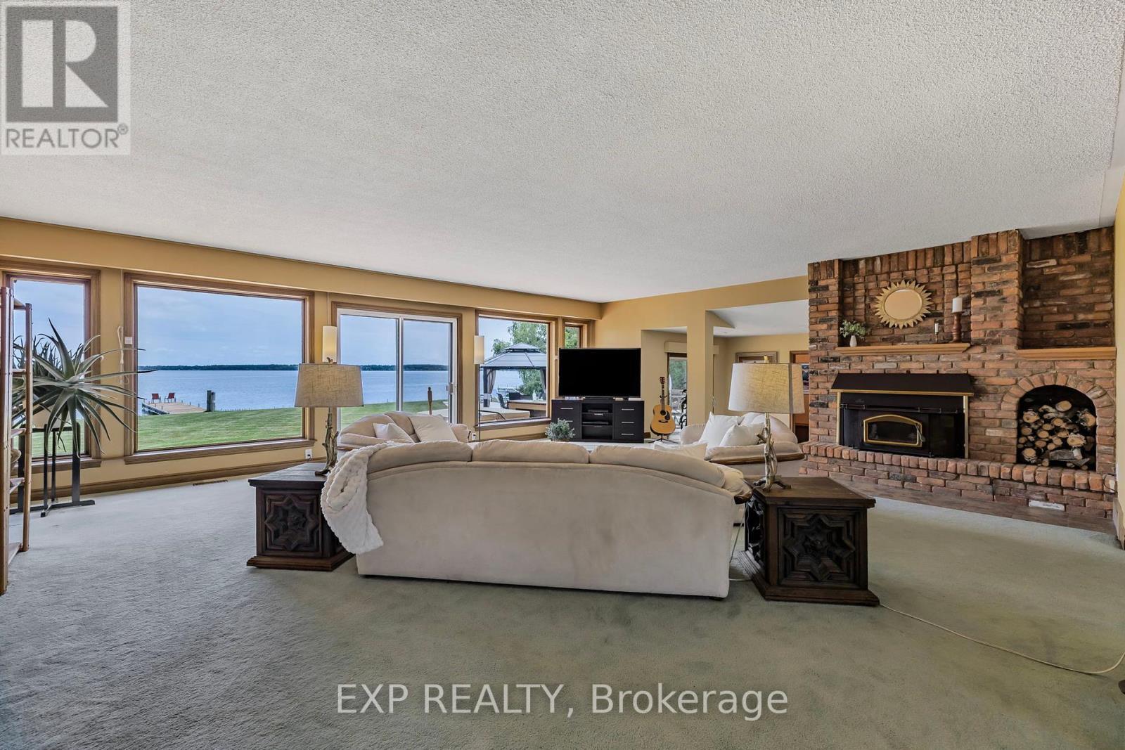 359 Aldred Drive, Scugog, ON - Indoor Photo Showing Living Room With Fireplace