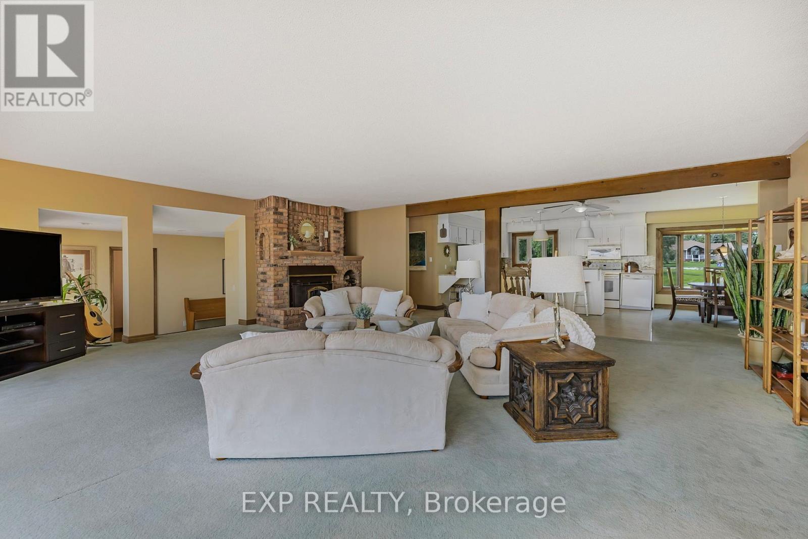 359 Aldred Drive, Scugog, ON - Indoor With Fireplace