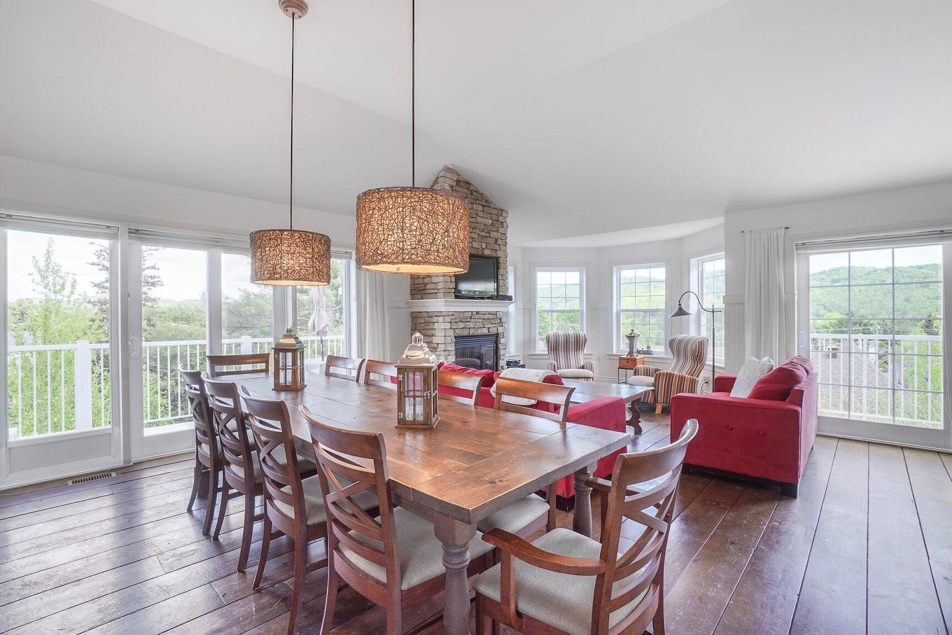 Salle à manger - 17Z Av. Des Érables, Saint-Sauveur, QC - Indoor With Fireplace