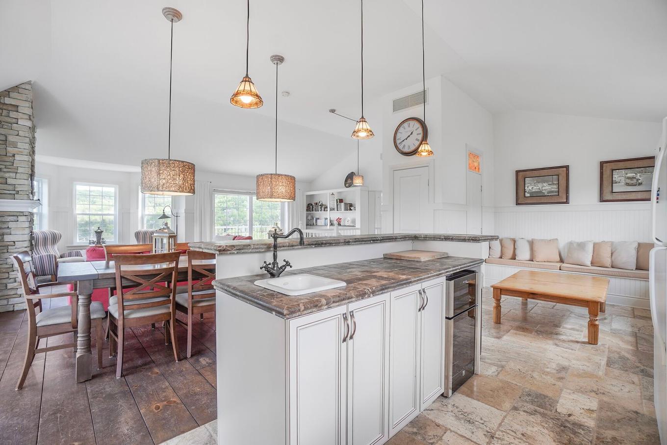 Cuisine - 17Z Av. Des Érables, Saint-Sauveur, QC - Indoor