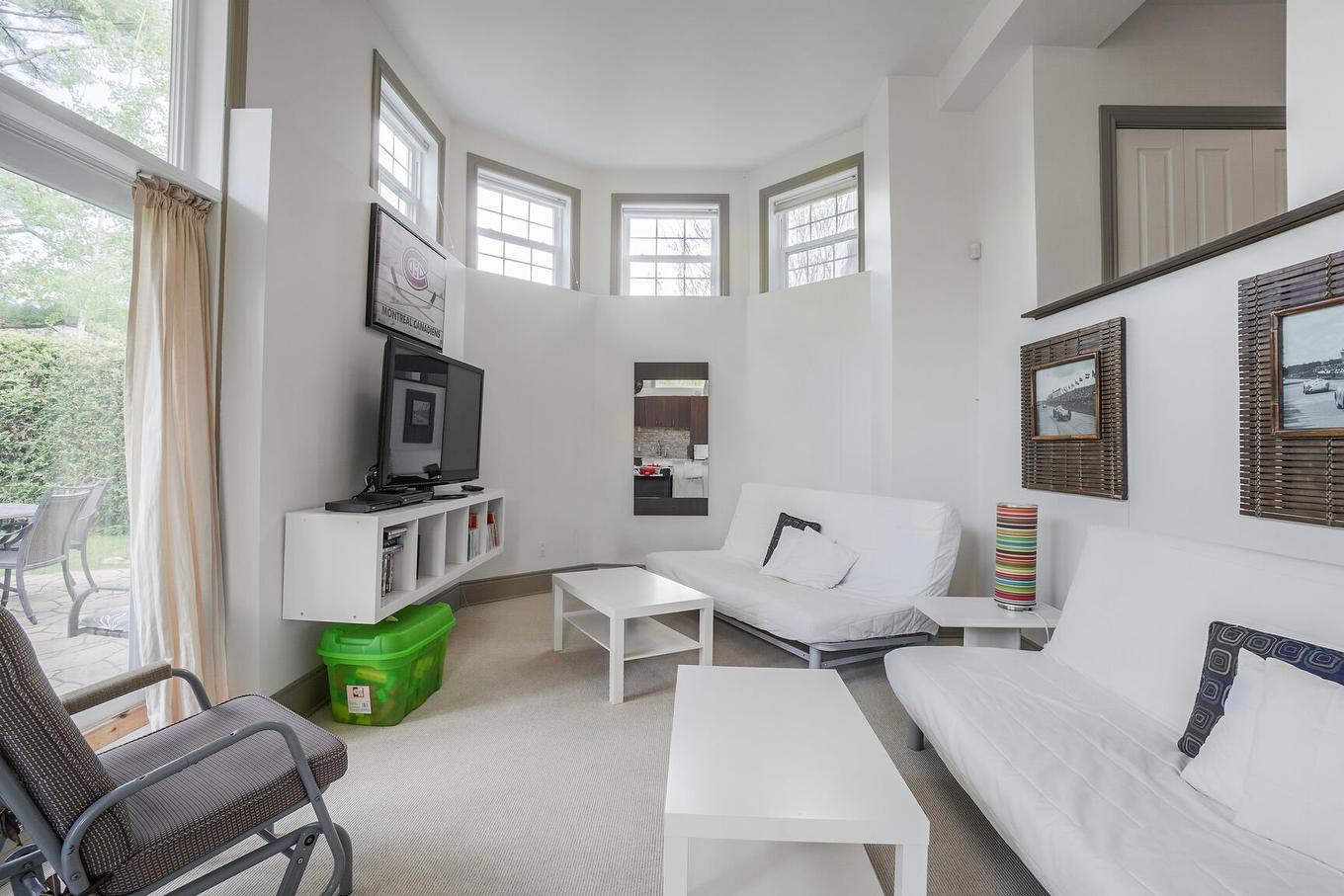 Salle familiale - 17Z Av. Des Érables, Saint-Sauveur, QC - Indoor