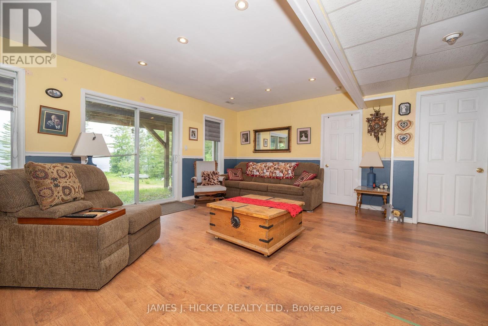 196 Loon Valley Lane, Head, Clara And Maria, ON - Indoor Photo Showing Living Room