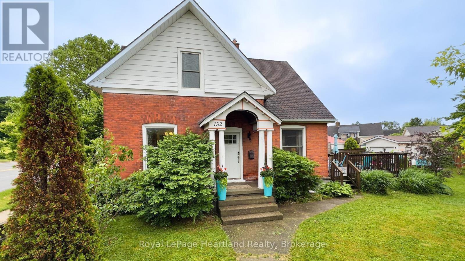132 Elgin Avenue E, Goderich (Goderich (Town)), ON - Outdoor With Facade