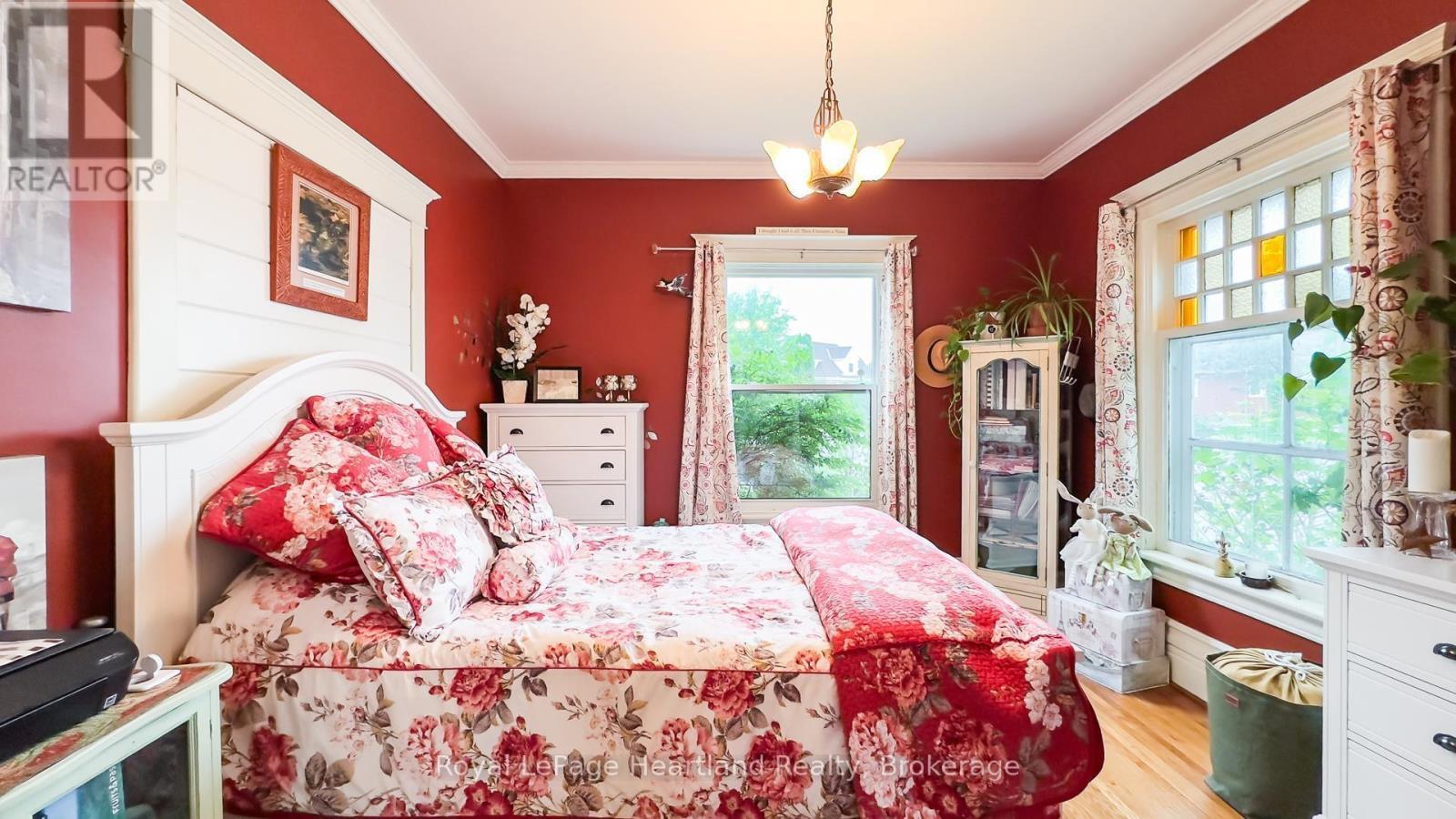 132 Elgin Avenue E, Goderich (Goderich (Town)), ON - Indoor Photo Showing Bedroom