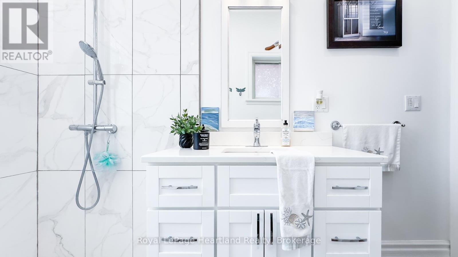 132 Elgin Avenue E, Goderich (Goderich (Town)), ON - Indoor Photo Showing Bathroom