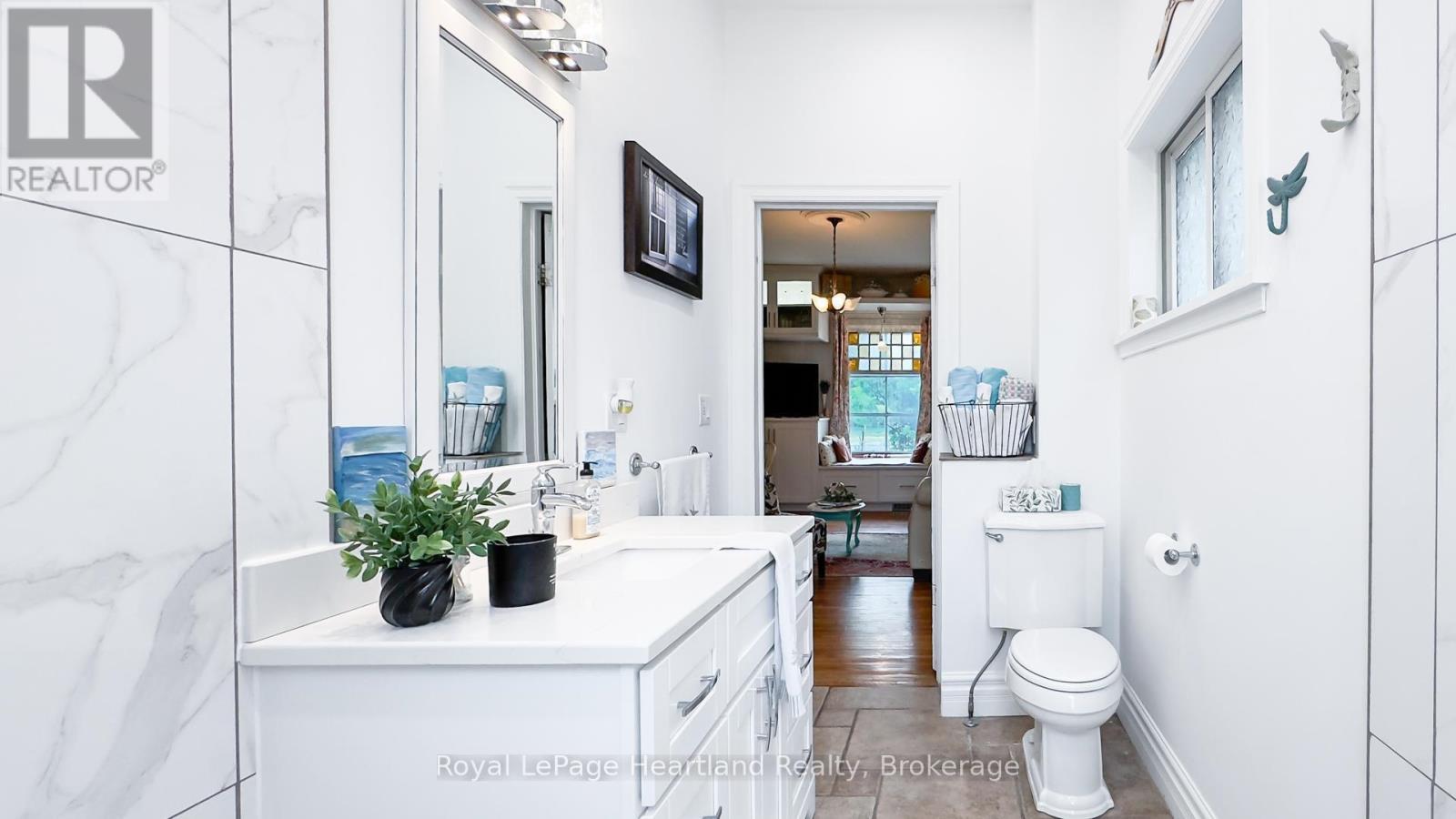 132 Elgin Avenue E, Goderich (Goderich (Town)), ON - Indoor Photo Showing Bathroom