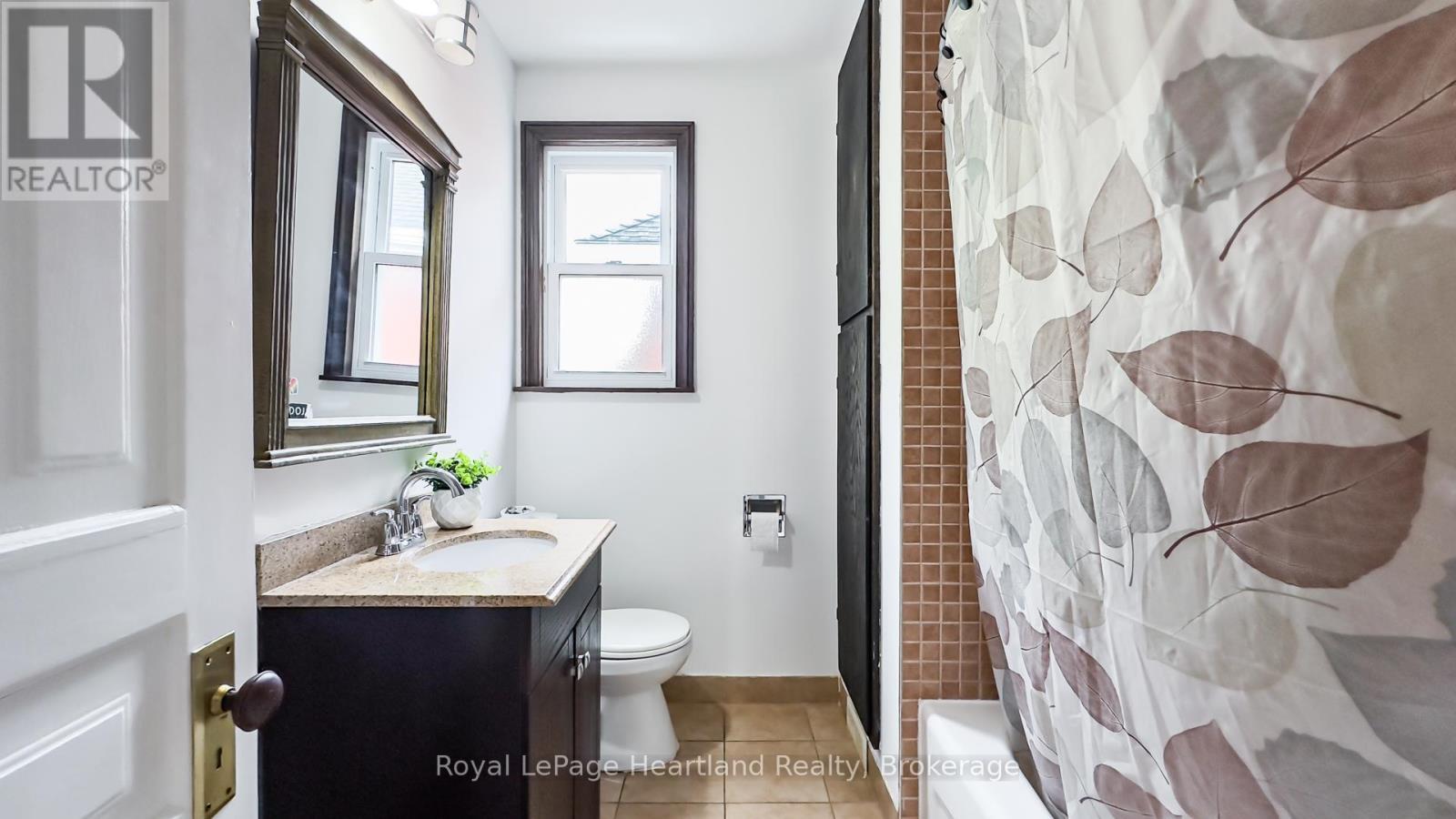 132 Elgin Avenue E, Goderich (Goderich (Town)), ON - Indoor Photo Showing Bathroom