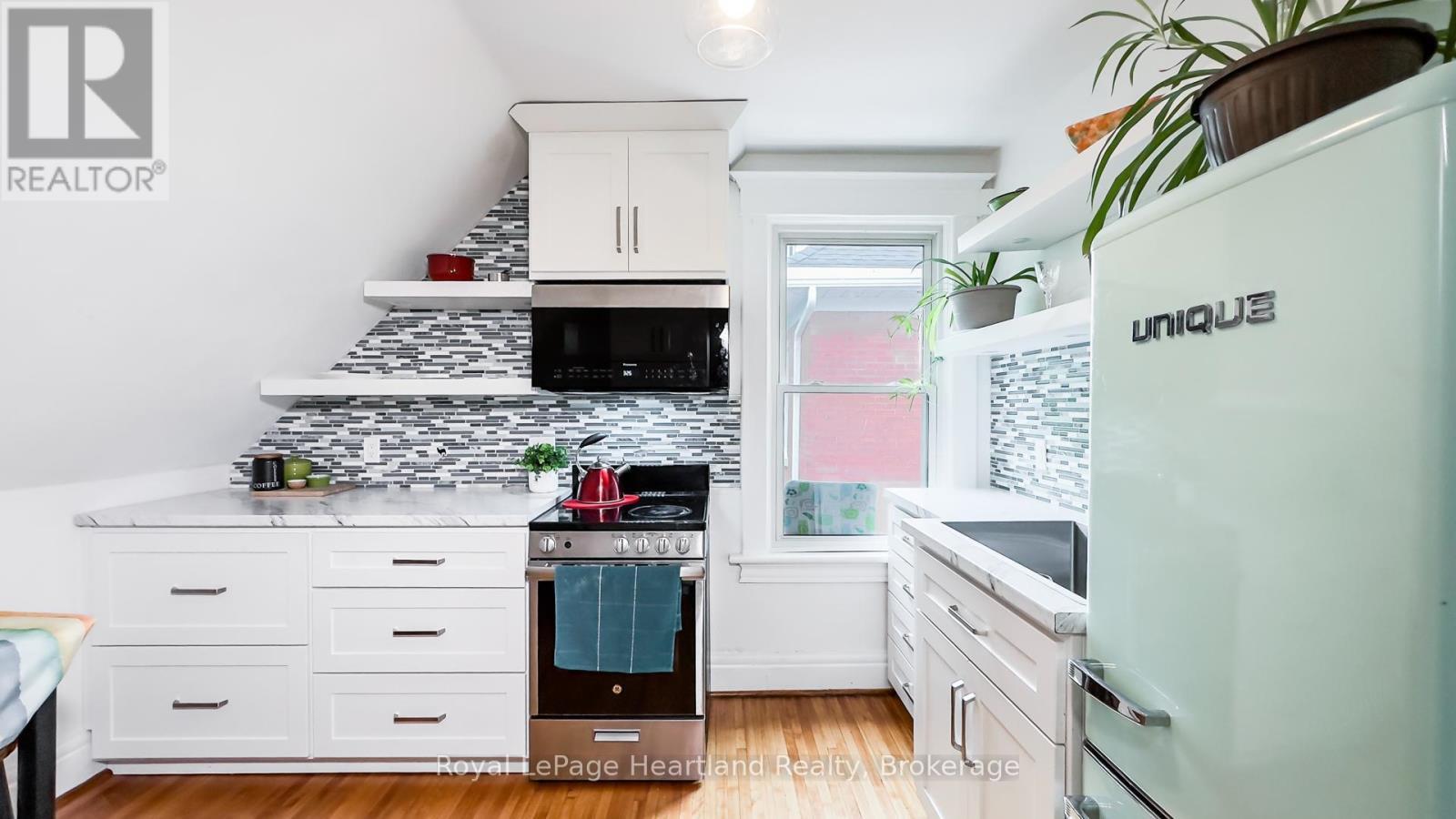 132 Elgin Avenue E, Goderich (Goderich (Town)), ON - Indoor Photo Showing Kitchen