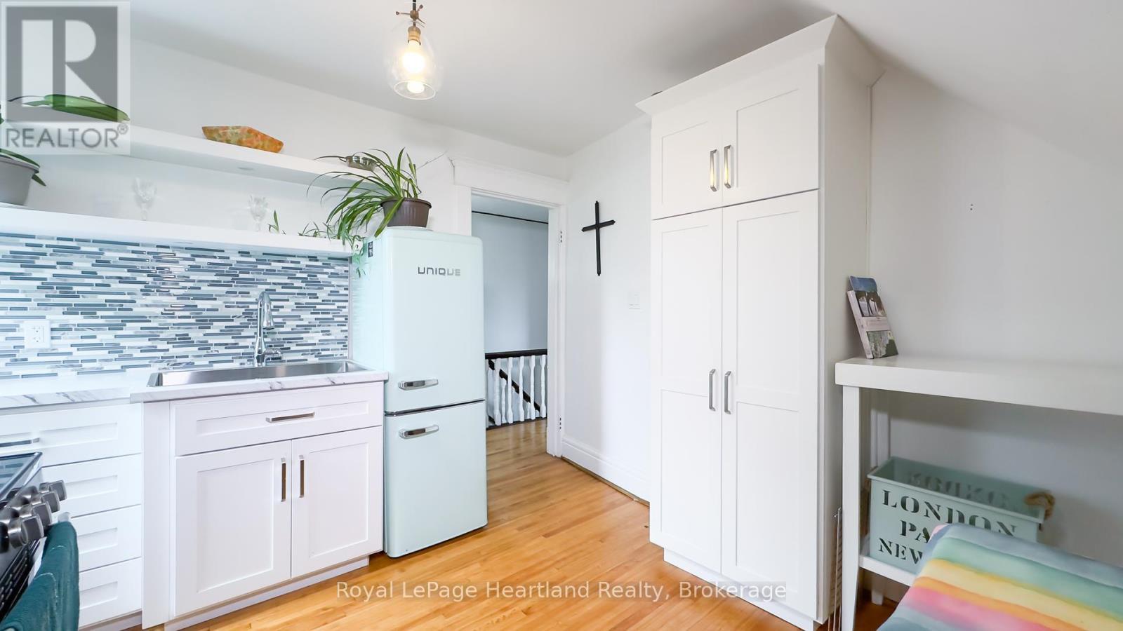 132 Elgin Avenue E, Goderich (Goderich (Town)), ON - Indoor Photo Showing Kitchen