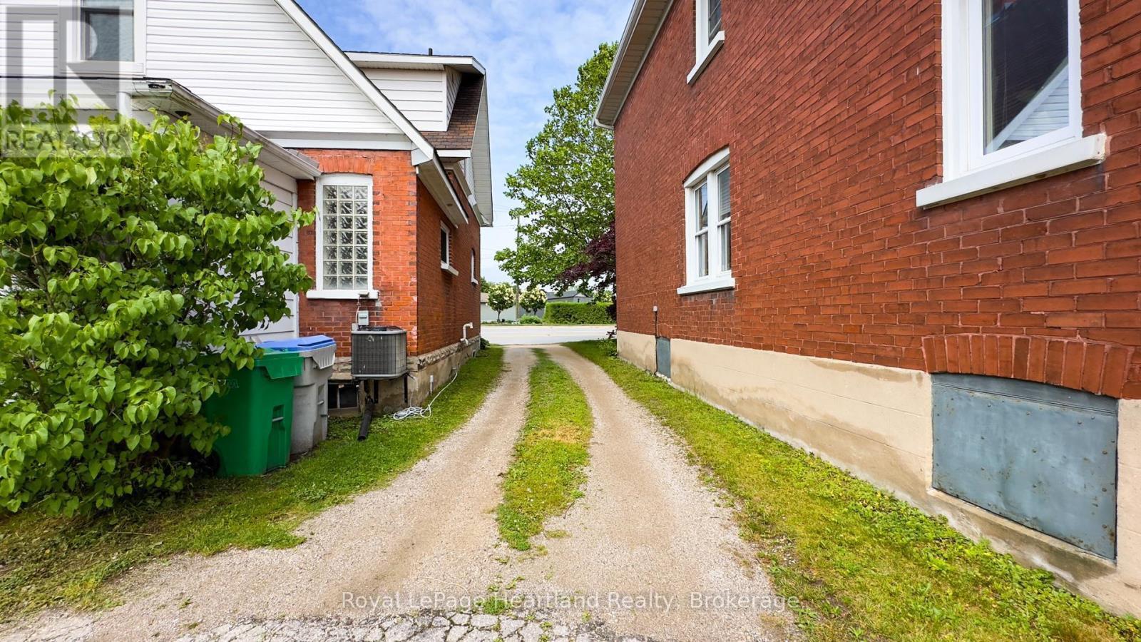 132 Elgin Avenue E, Goderich (Goderich (Town)), ON - Outdoor With Exterior