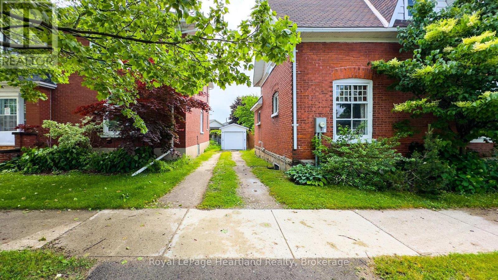 132 Elgin Avenue E, Goderich (Goderich (Town)), ON - Outdoor