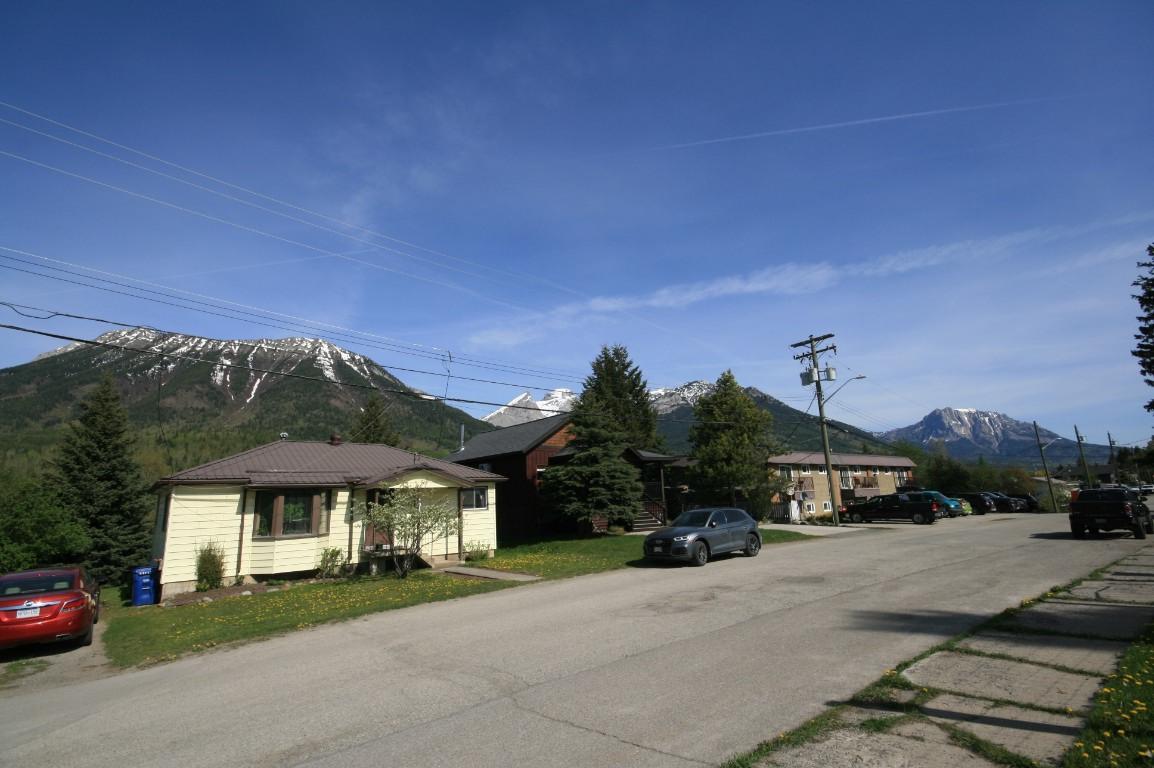 502 522 542 5Th Avenue, Fernie, BC - Outdoor