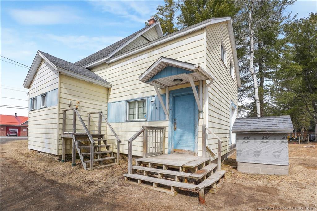 764 Pleasant Dr, Minto, NB