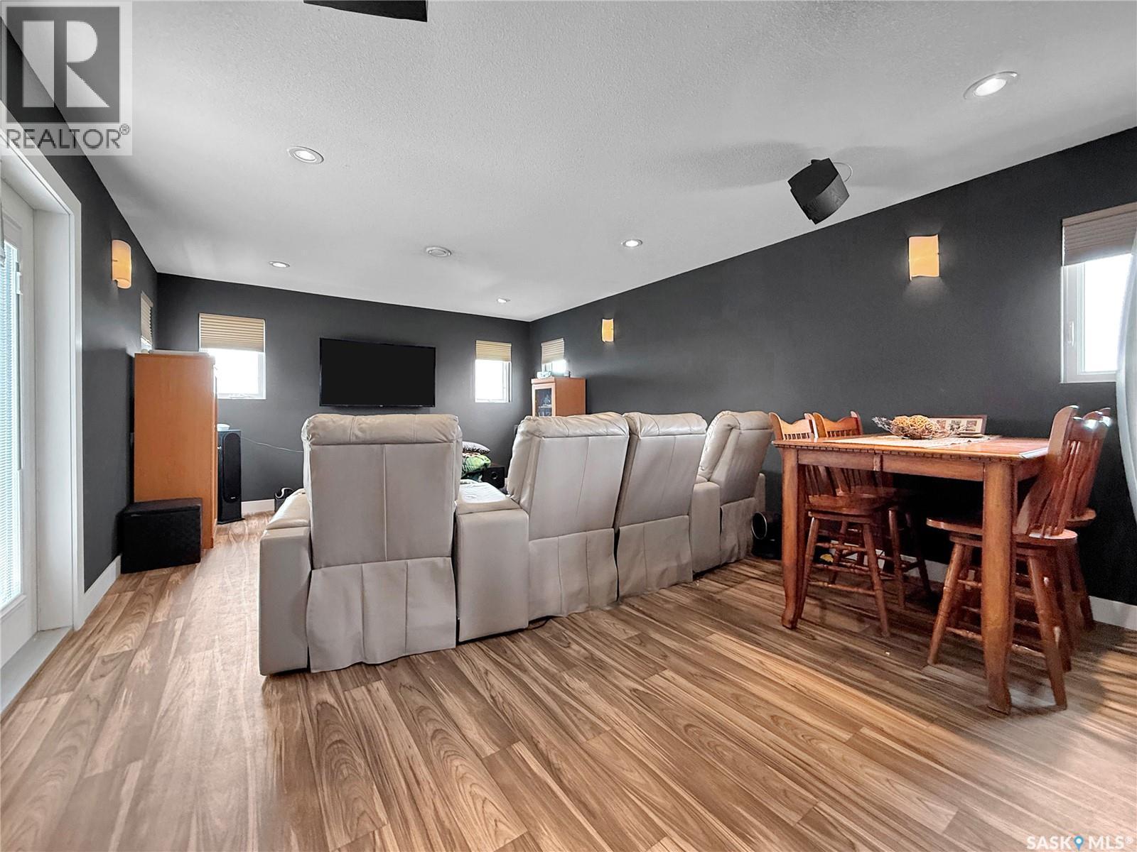 Hwy 13 Quarter, Brock Rm No. 64, SK - Indoor