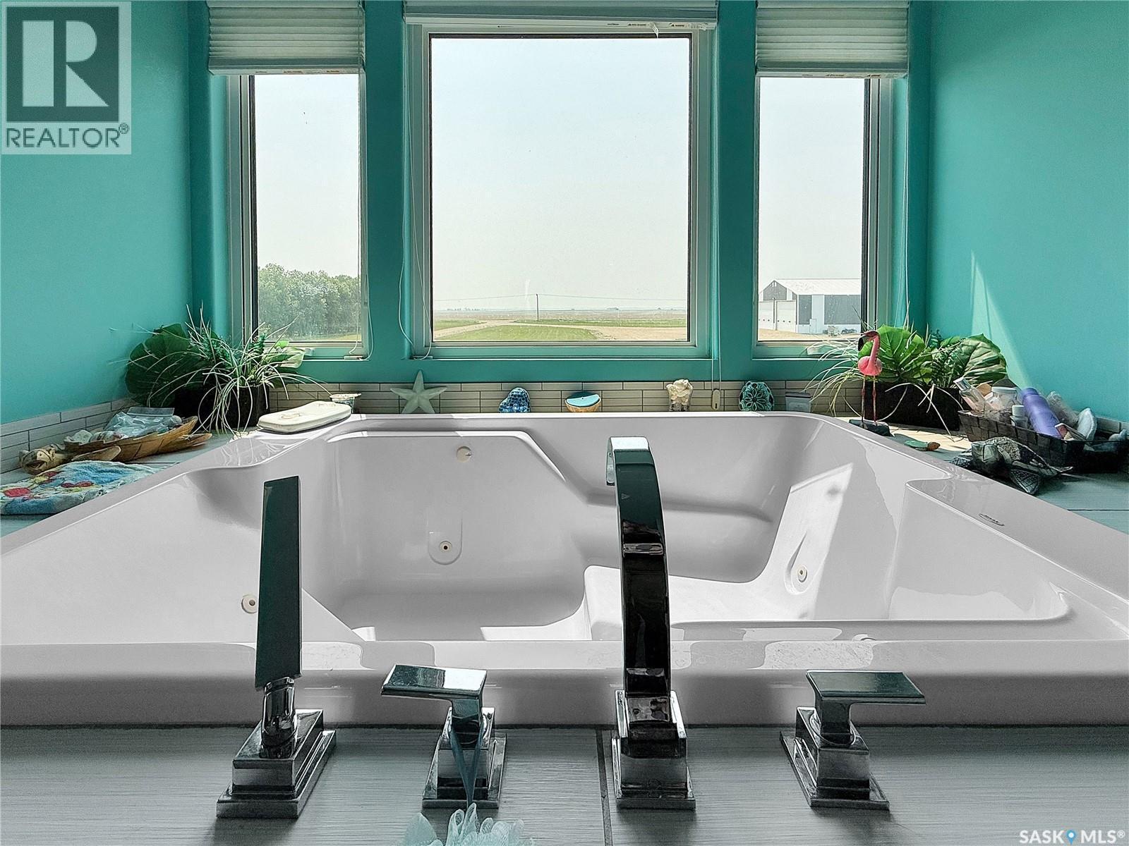 Hwy 13 Quarter, Brock Rm No. 64, SK - Indoor