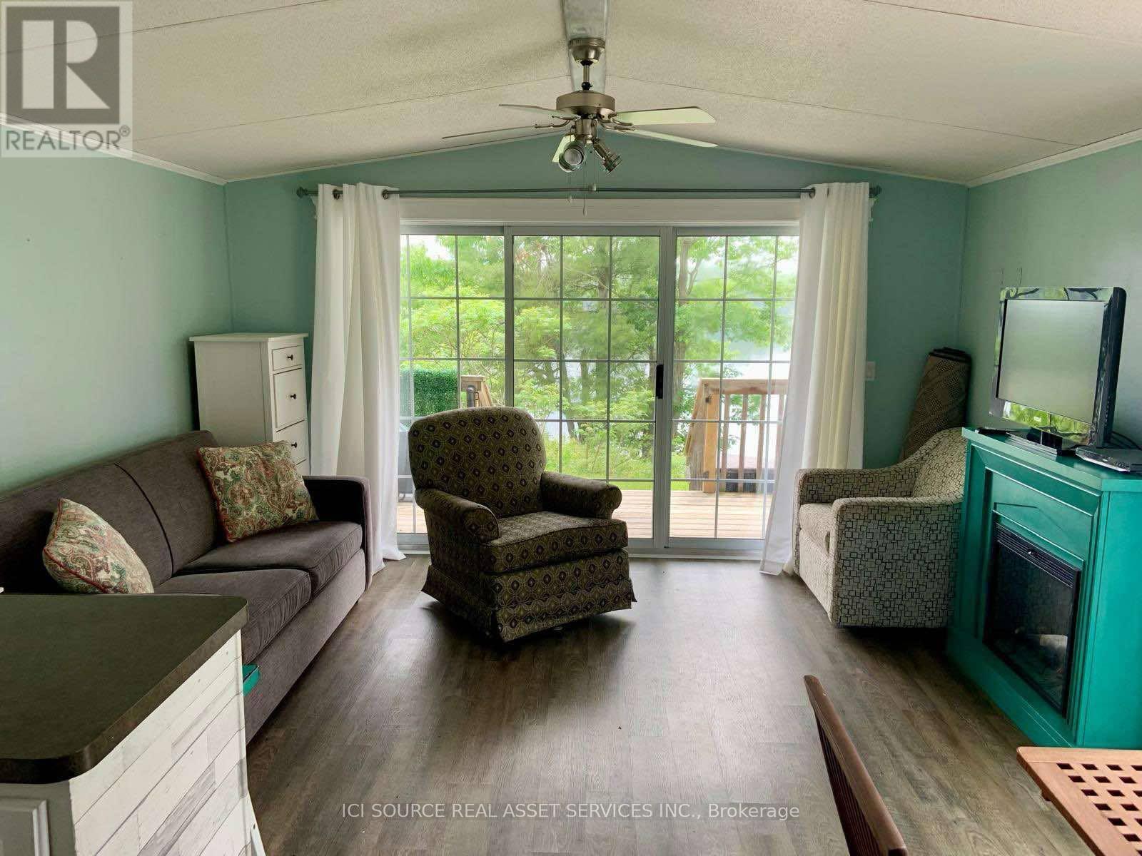Rsv035 - 1336 S Morrison Lake Road, Gravenhurst, ON - Indoor Photo Showing Living Room