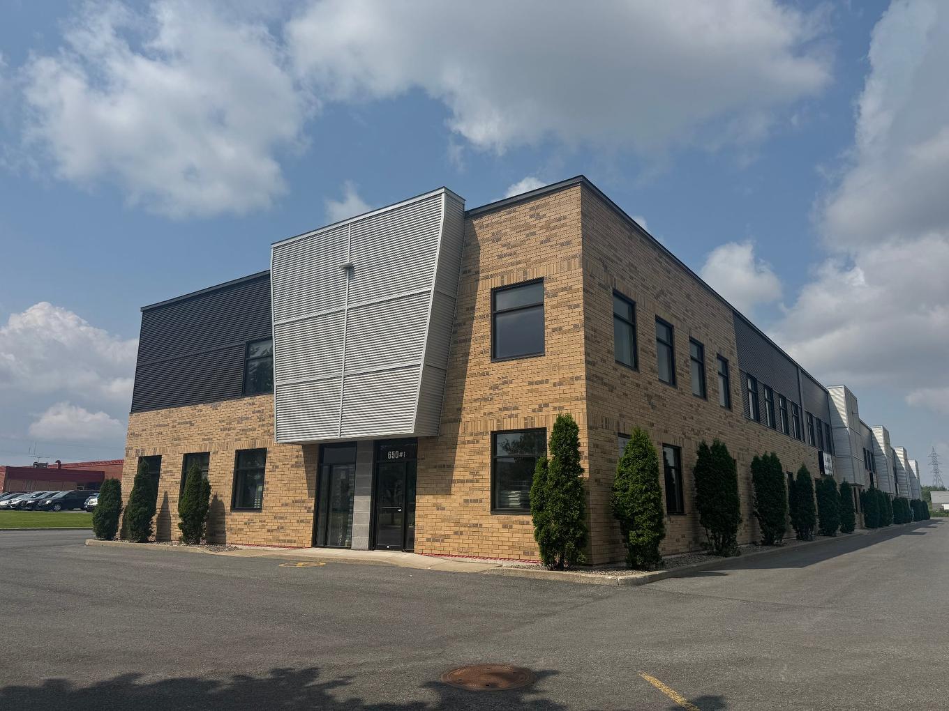 Exterior - 1-650 Rue Gaudette, Saint-Jean-Sur-Richelieu, QC