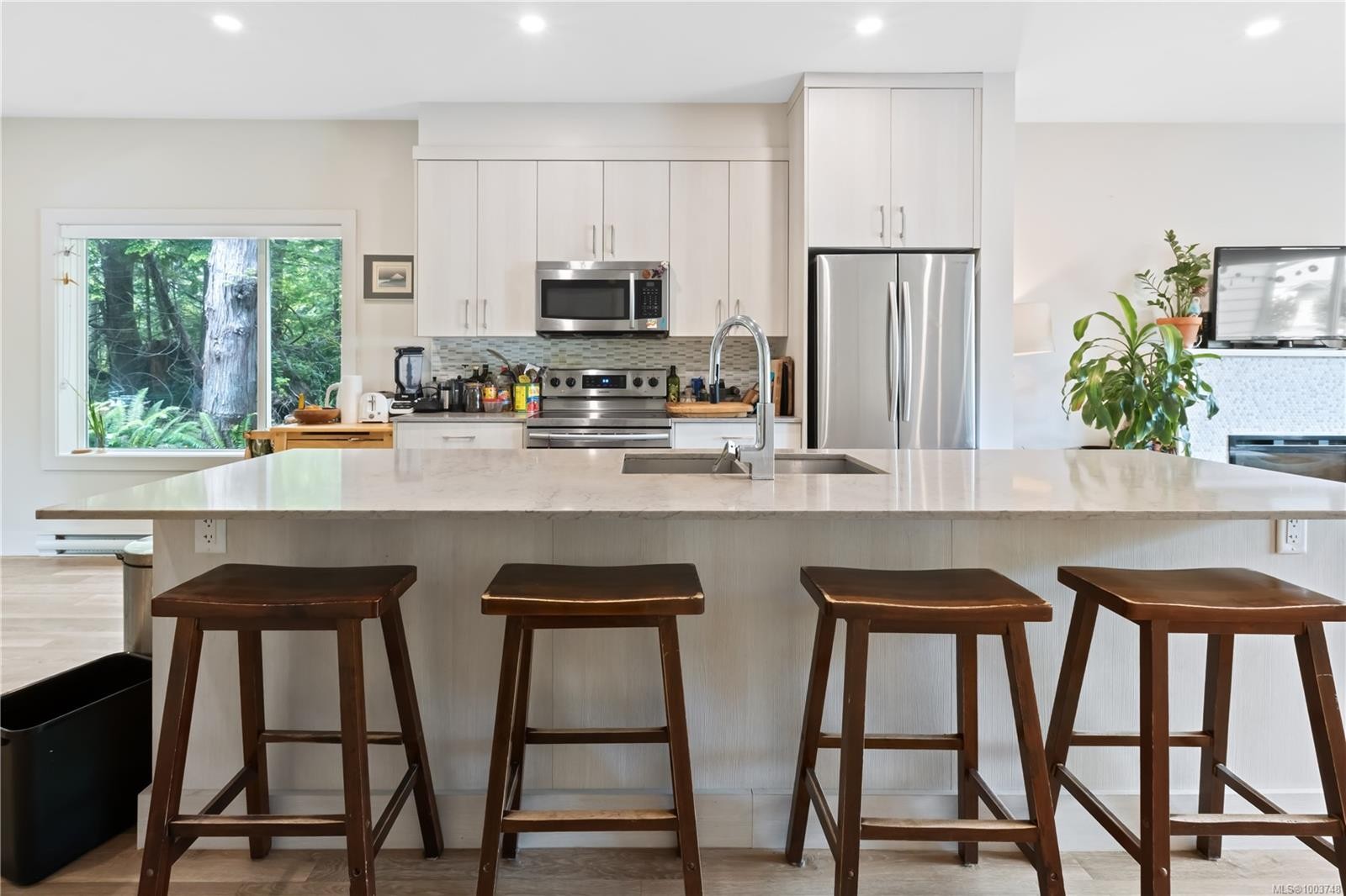 19-625 Hellesen Dr, Tofino, BC