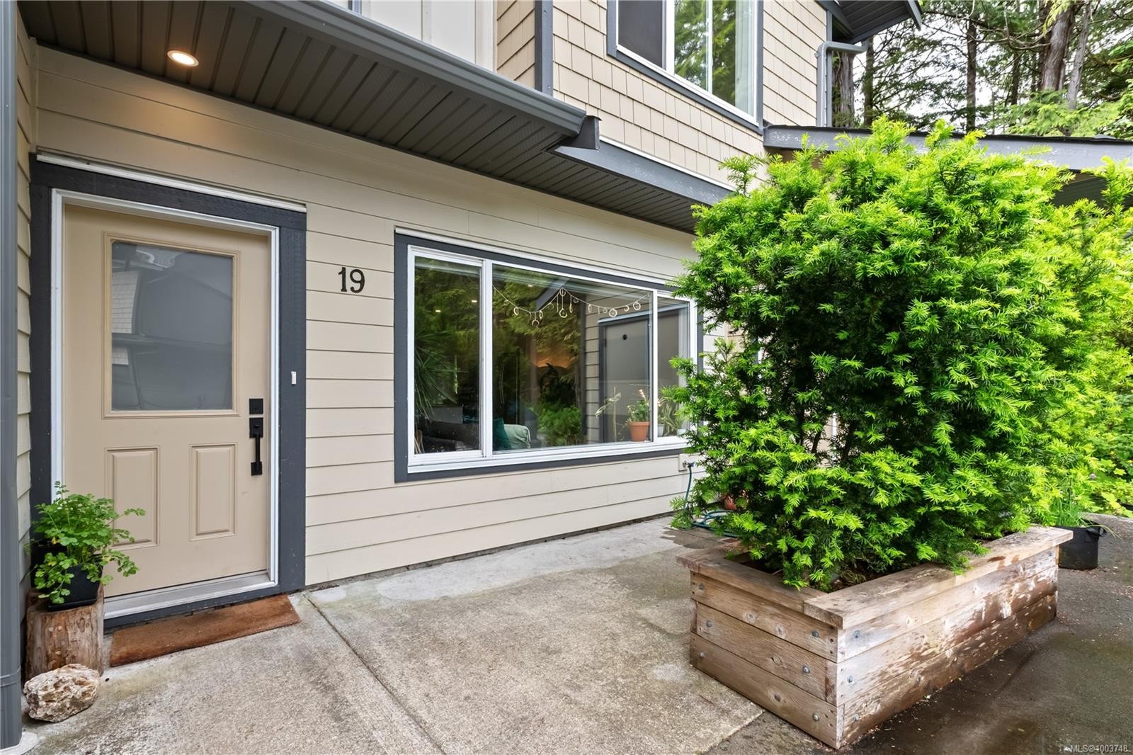 19-625 Hellesen Dr, Tofino, BC