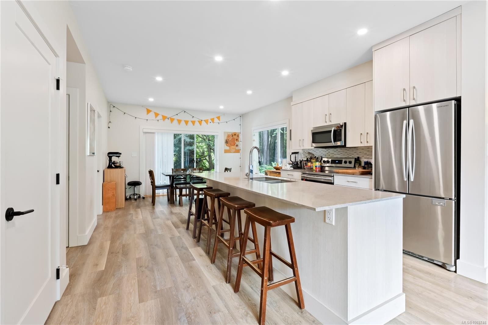 19-625 Hellesen Dr, Tofino, BC